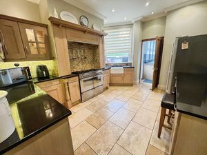 Kitchen- click for photo gallery